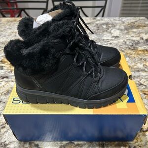 Skechers Black Winter Boots with Fur Trim Size 7